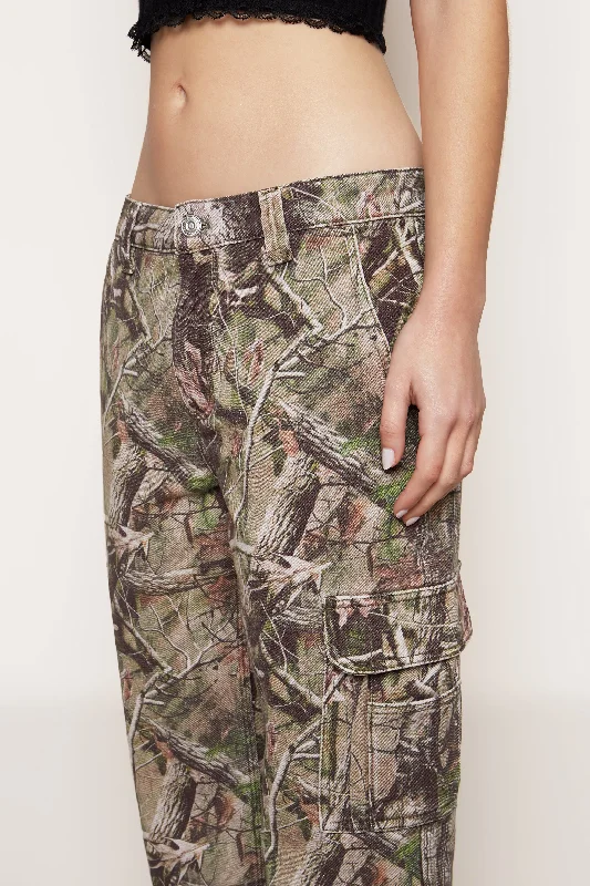 camo-cargo-pants