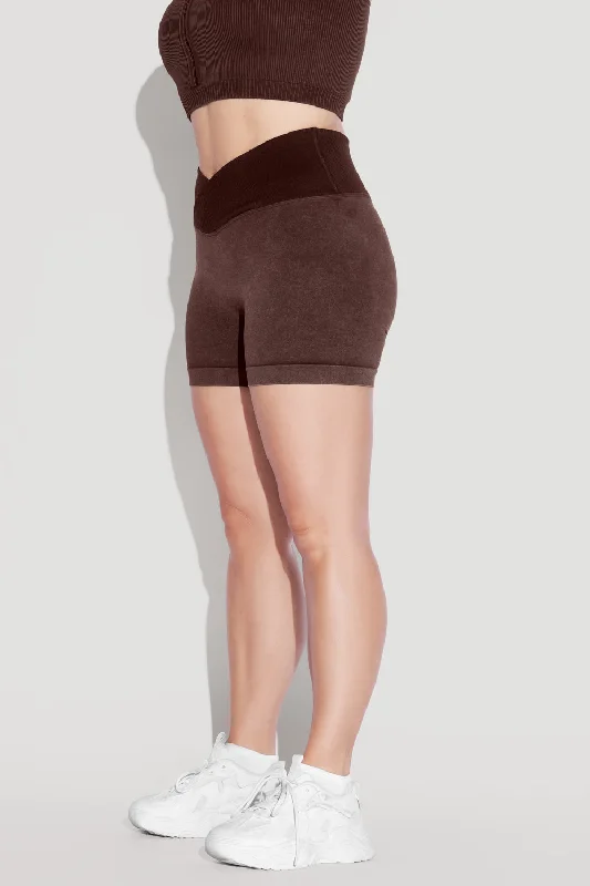 crisscross-hourglass-seamless-midi-shorts-french-roast