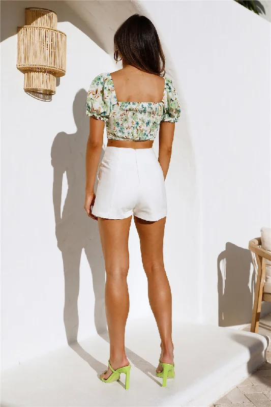 in-the-jungle-crop-floral