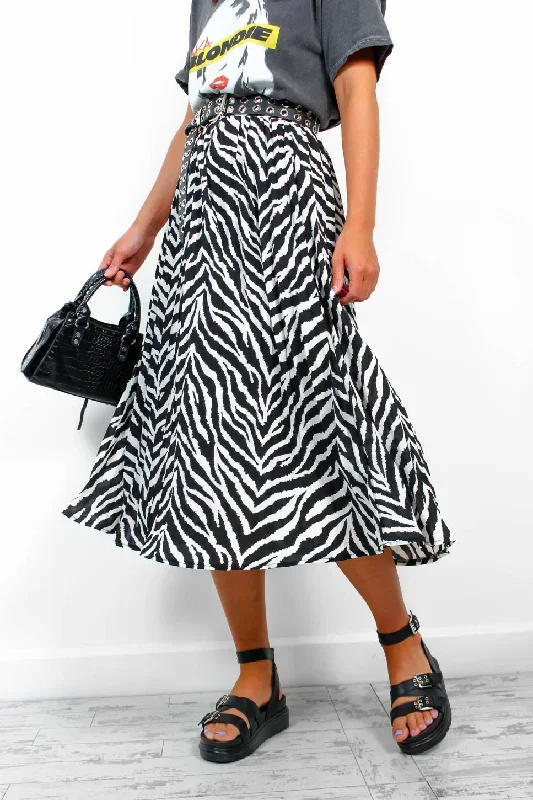 live-in-the-moment-black-white-zebra-pleated-midi-skirt