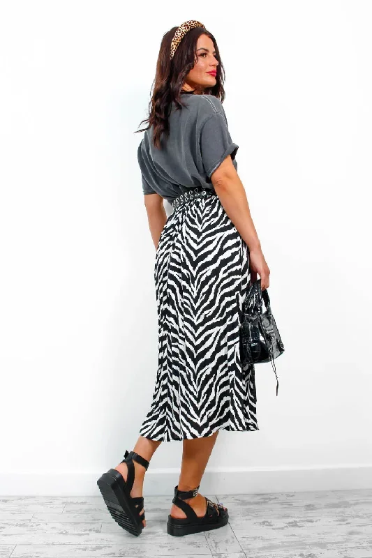 live-in-the-moment-black-white-zebra-pleated-midi-skirt