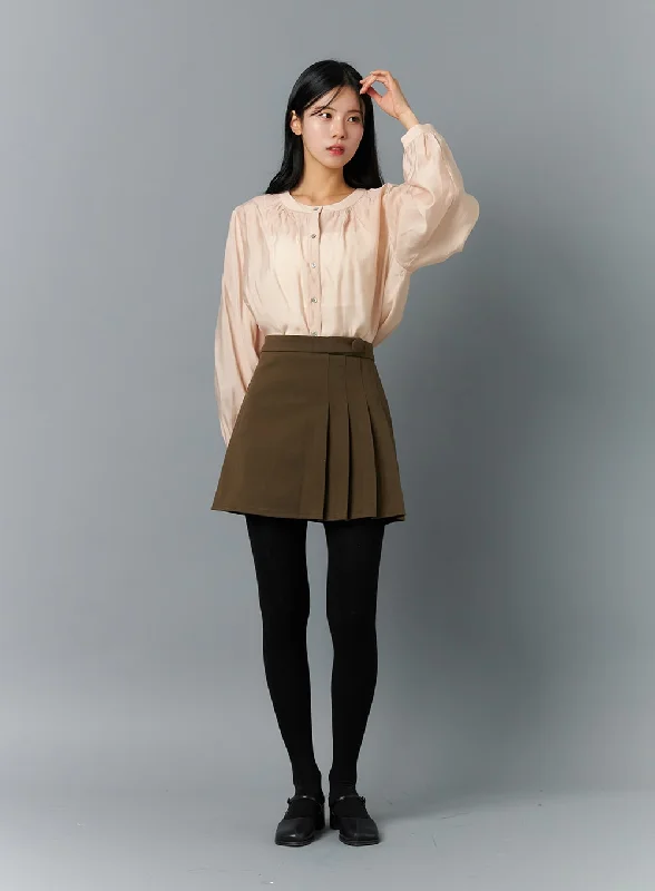 round-neck-puff-sleeve-blouse-on324