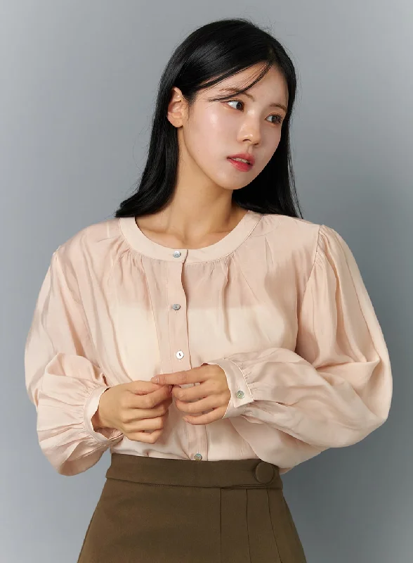 round-neck-puff-sleeve-blouse-on324