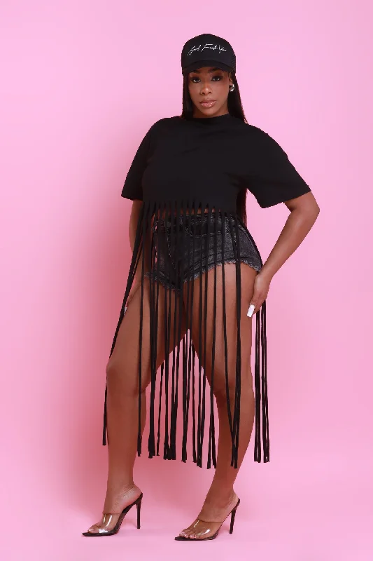 strings-attached-short-sleeve-longline-fringe-top-black